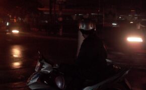 Sinh viên “chạy” xe ôm